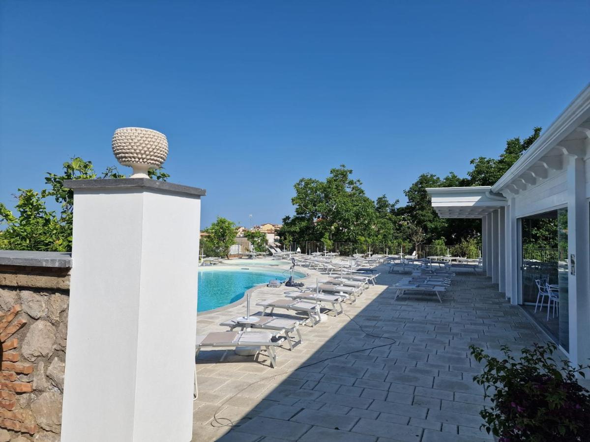 Agriturismo Nonno Luigino ヴィーコ・エクエンセ エクステリア 写真